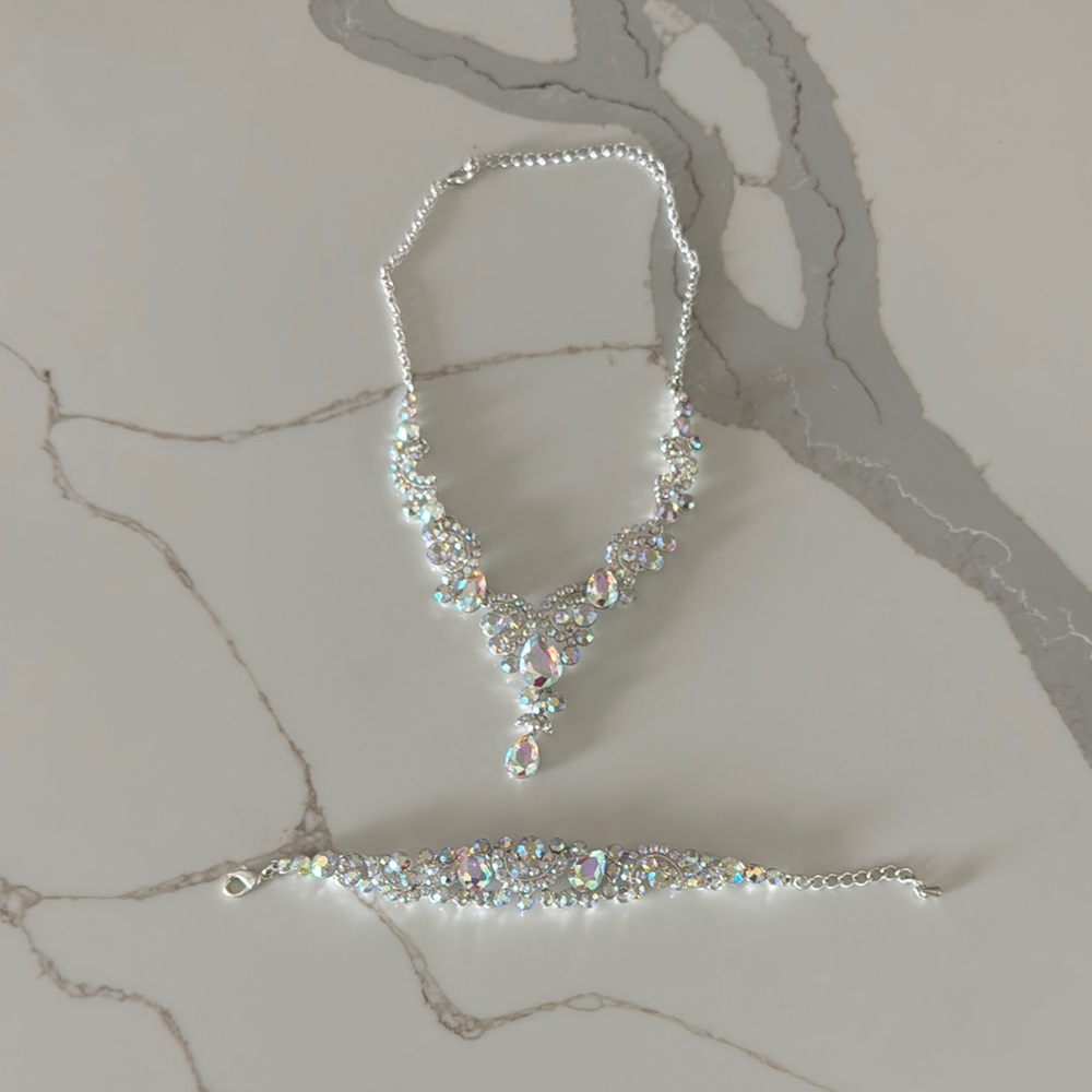 Elegant Silver Necklace and Bracelet Set Iridescent Jewels
